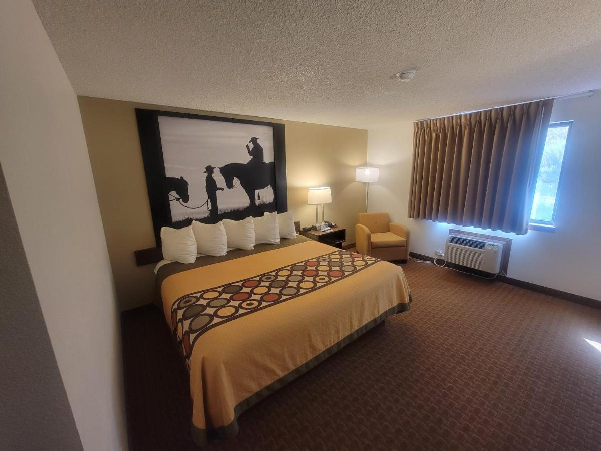 Super 8 By Wyndham Cody Hotel Exterior foto