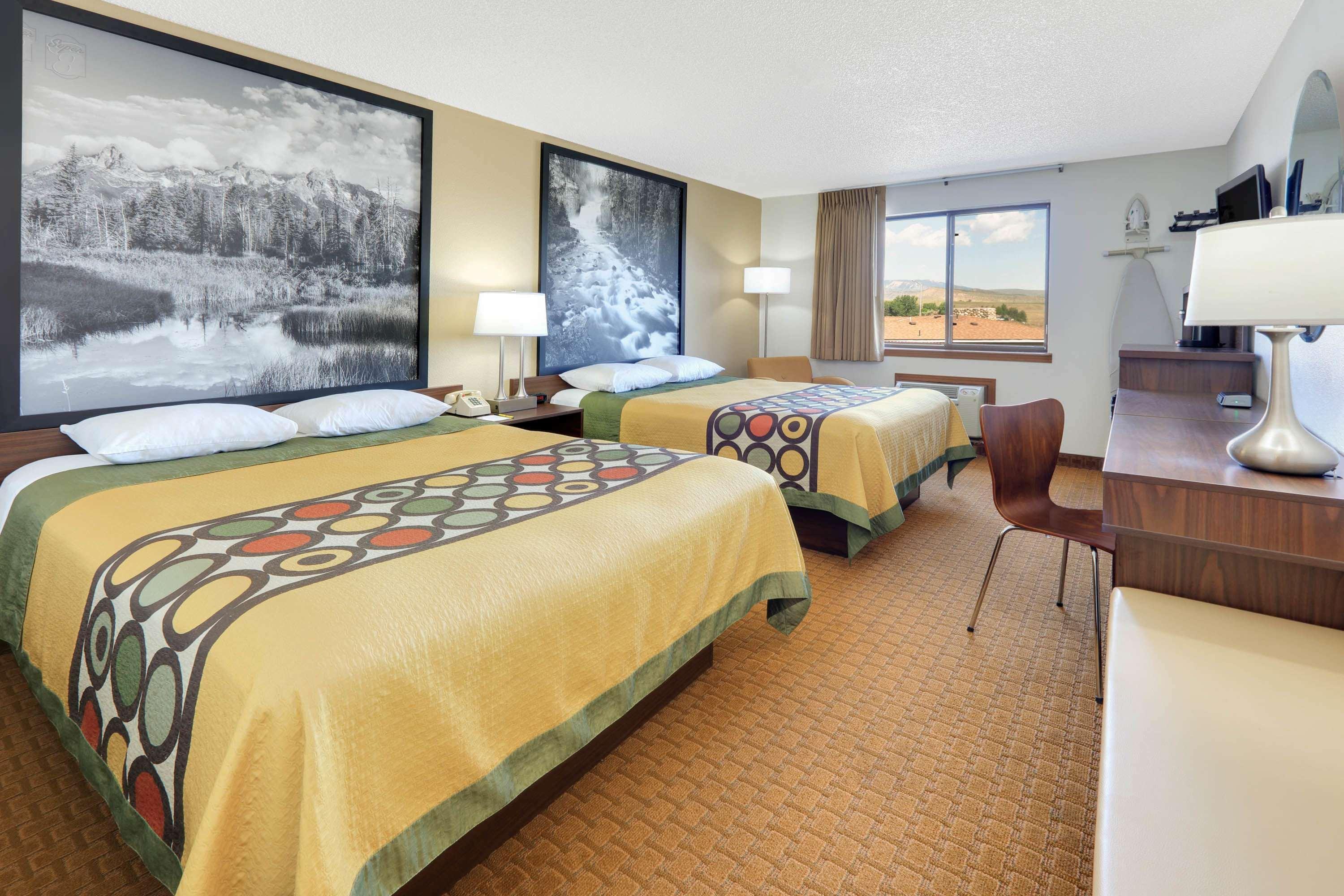 Super 8 By Wyndham Cody Hotel Exterior foto