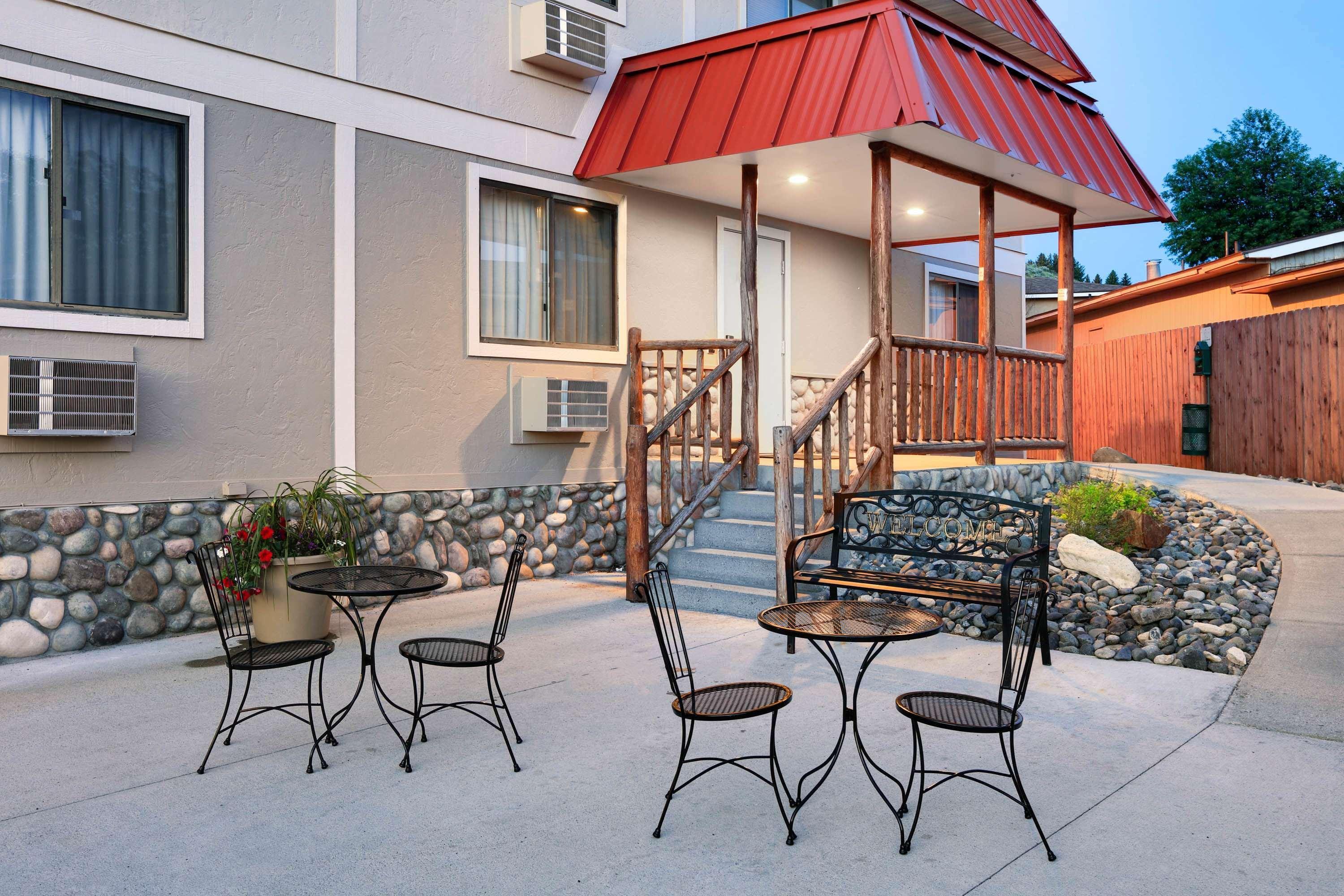 Super 8 By Wyndham Cody Hotel Exterior foto