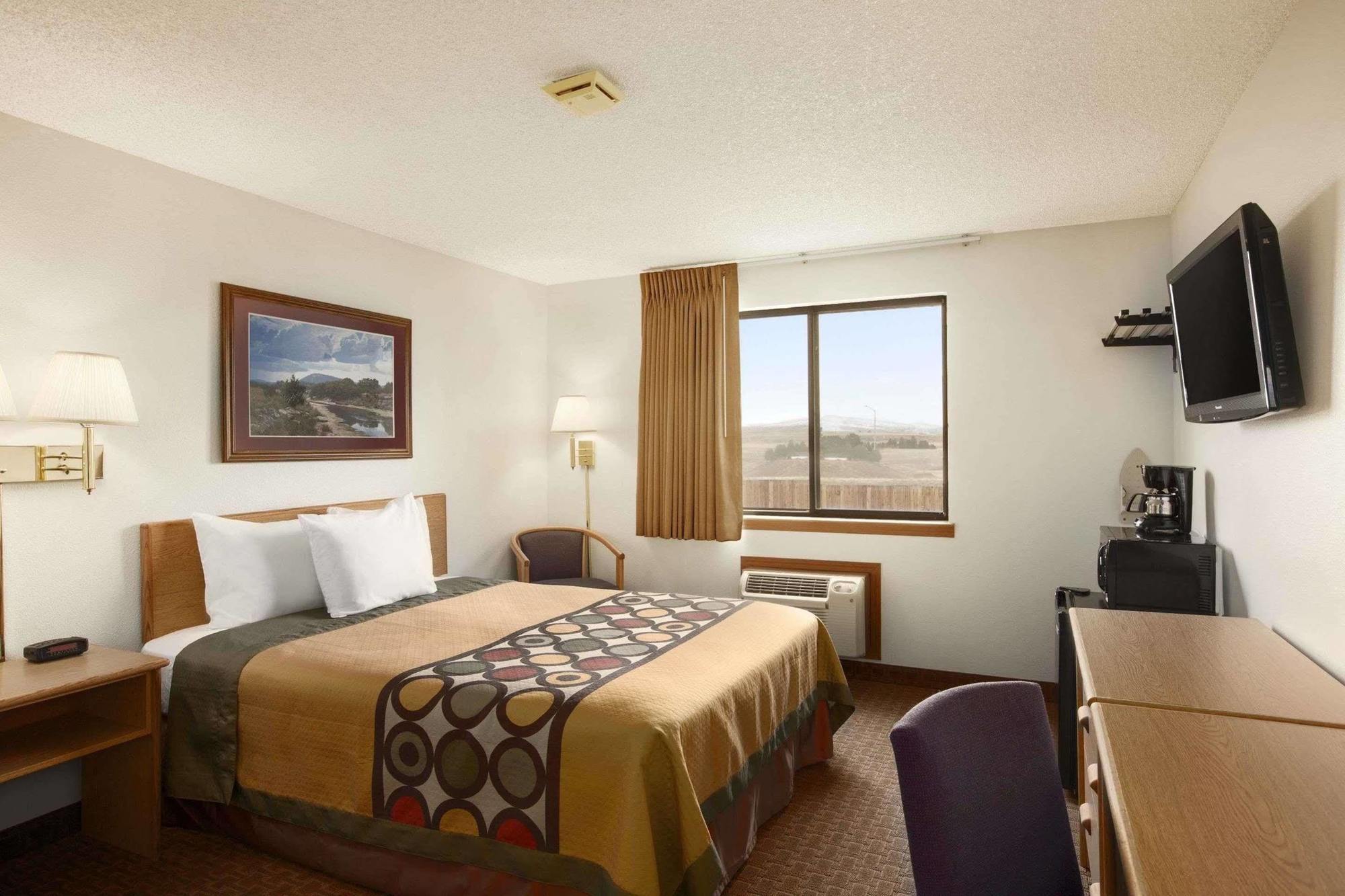 Super 8 By Wyndham Cody Hotel Exterior foto