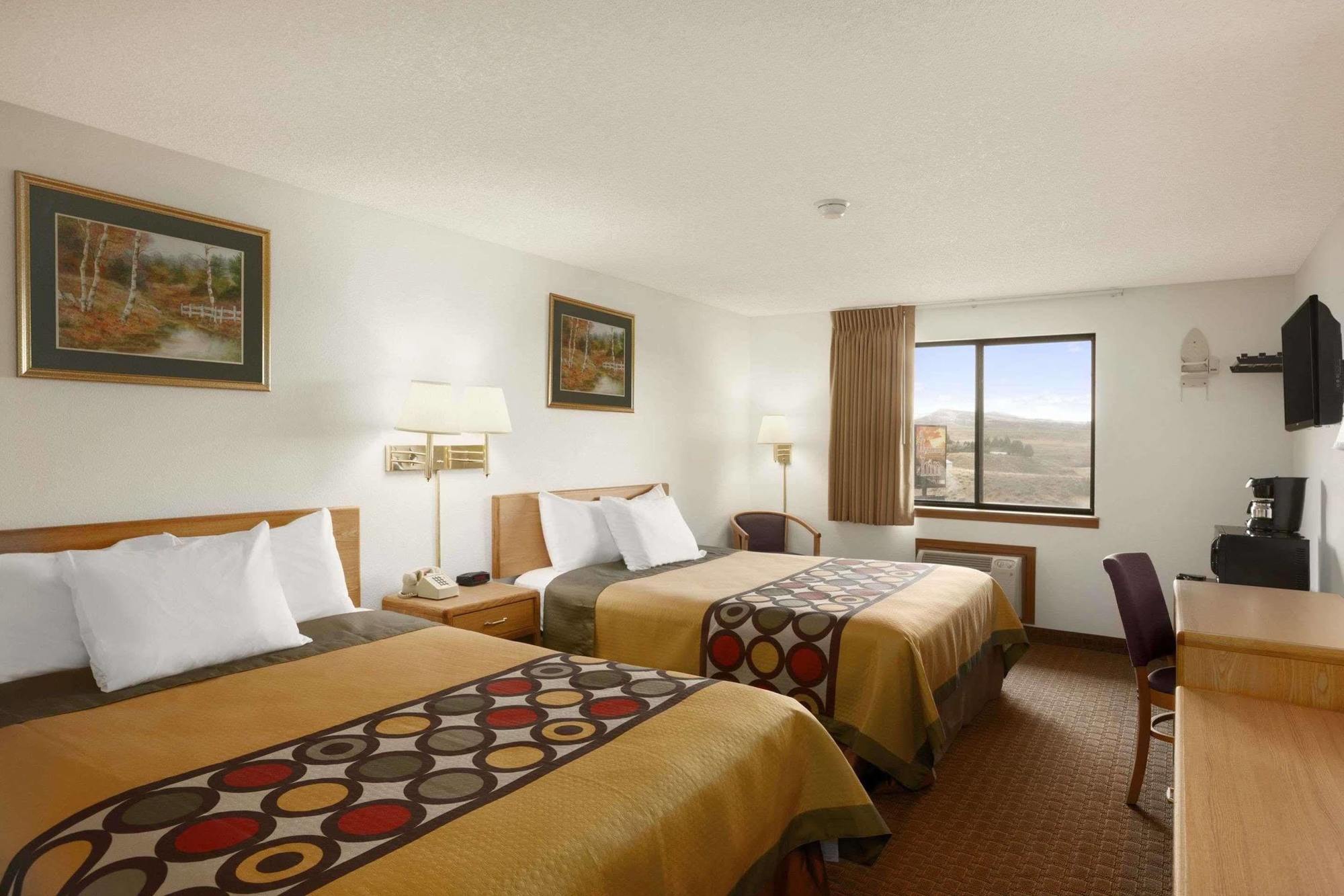 Super 8 By Wyndham Cody Hotel Exterior foto
