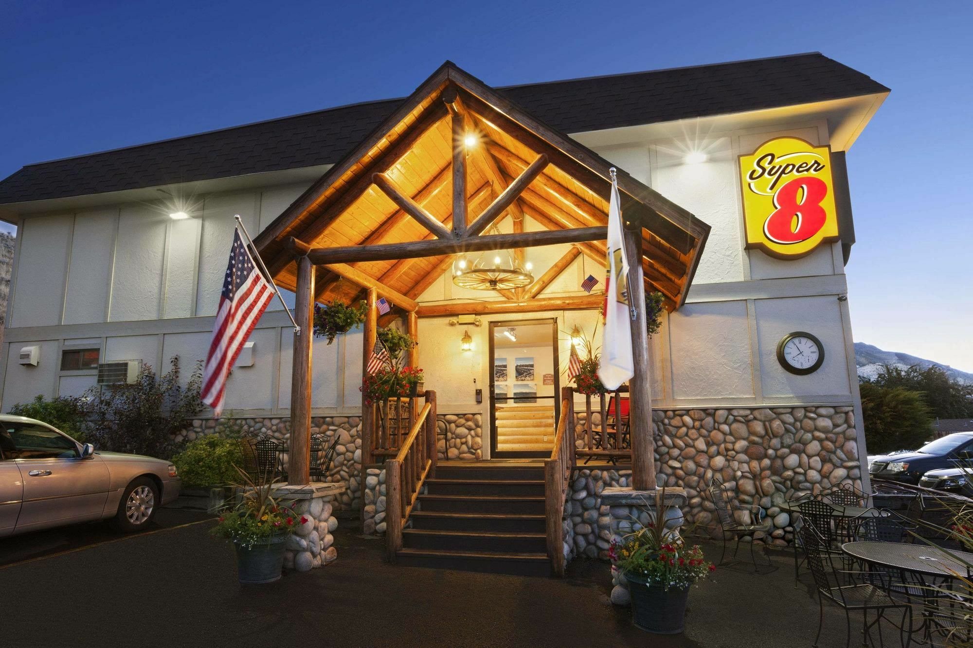 Super 8 By Wyndham Cody Hotel Exterior foto