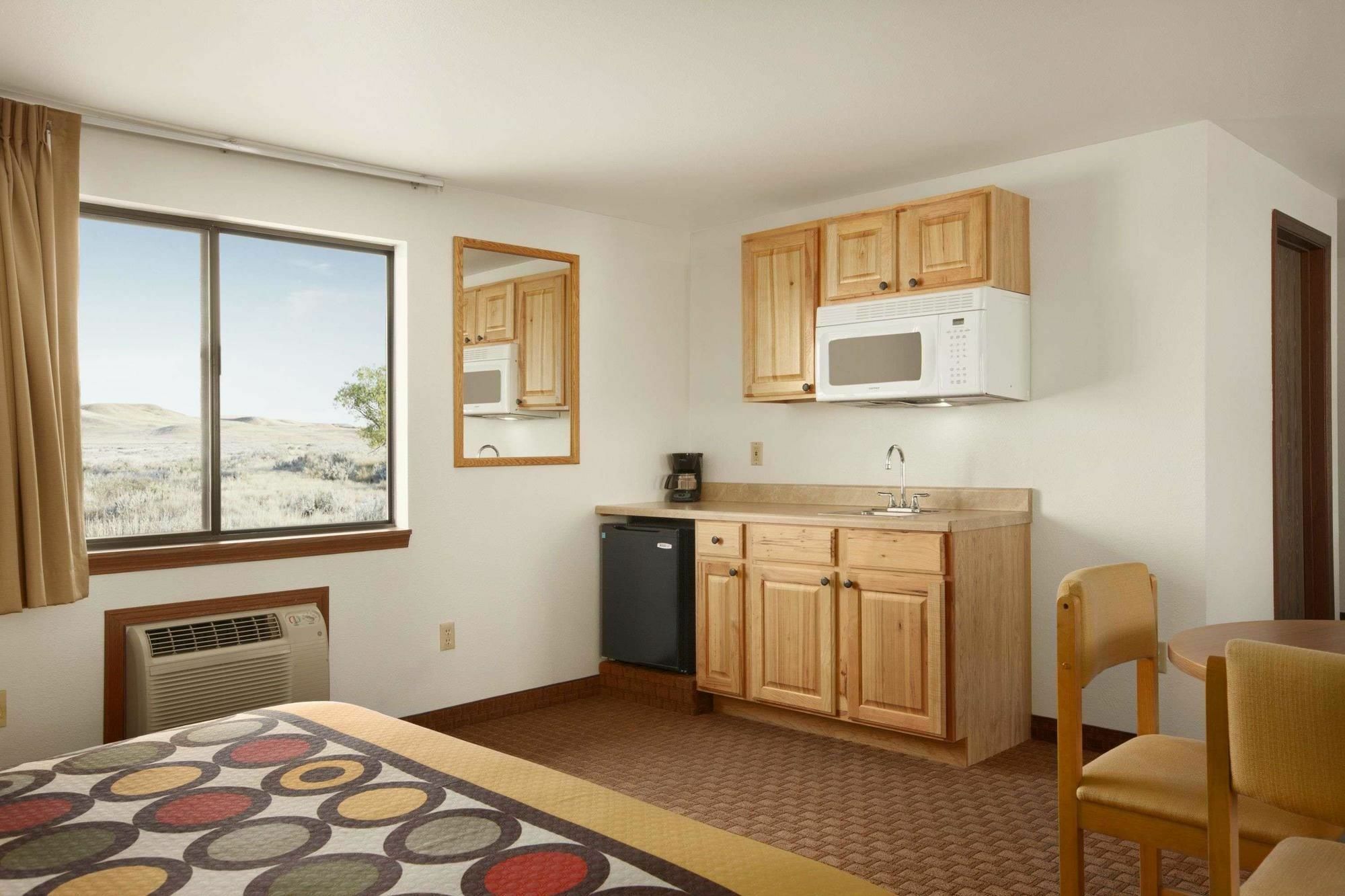 Super 8 By Wyndham Cody Hotel Exterior foto