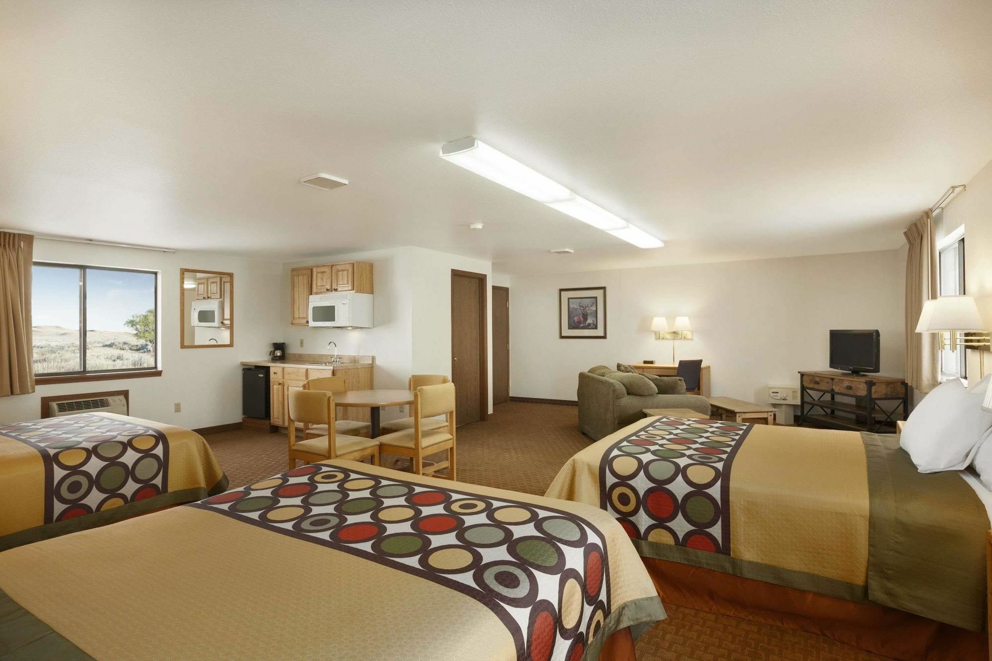 Super 8 By Wyndham Cody Hotel Exterior foto